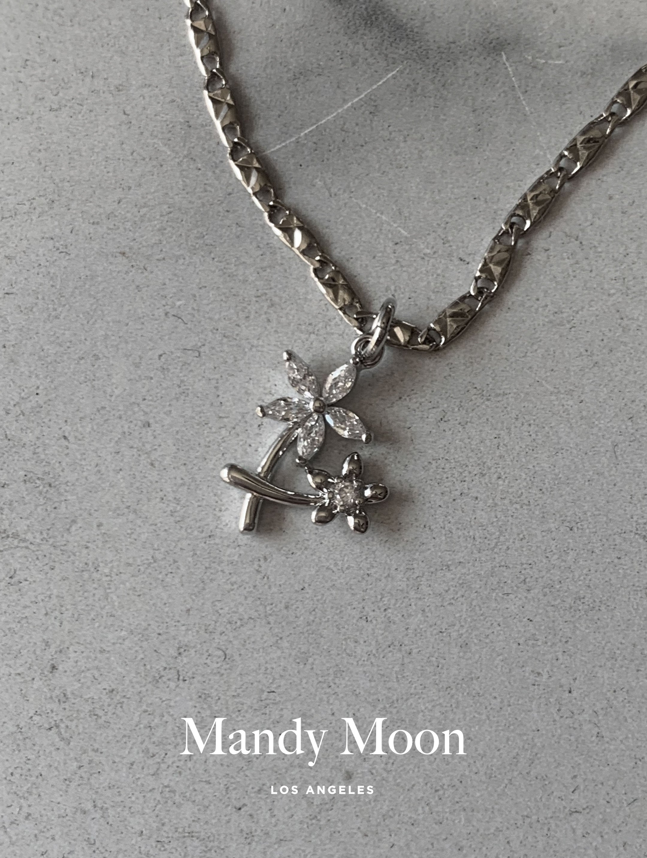 ｜MIDNIGHT MOMENT.｜ floral chian necklace slver qw.jpg?v=1728328960