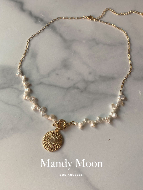Dainty Pearl Stones Necklace