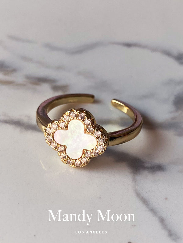 Clover Pearl Ring